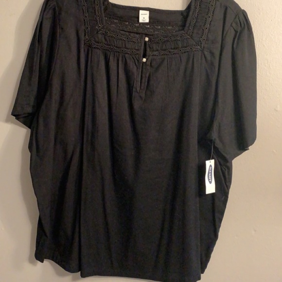 Black top - Picture 1 of 1